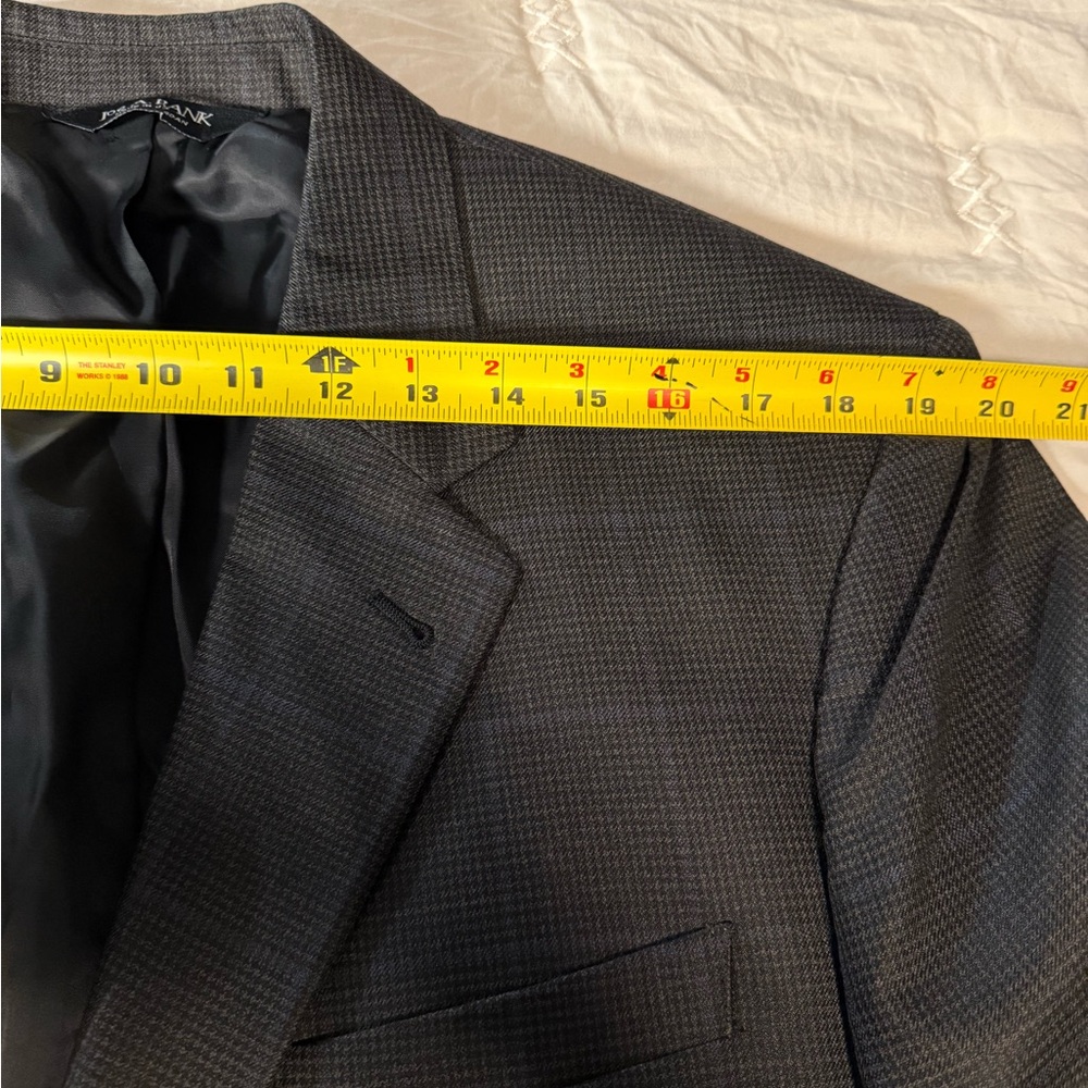 JOS.A.BANK Classic Men's Blazer size 44R - Picture 5 of 10